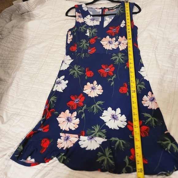 KARL Lagerfeld Navy Blue Floral sleeveless V-Neck Dress Size 4 - Picture 10 of 10